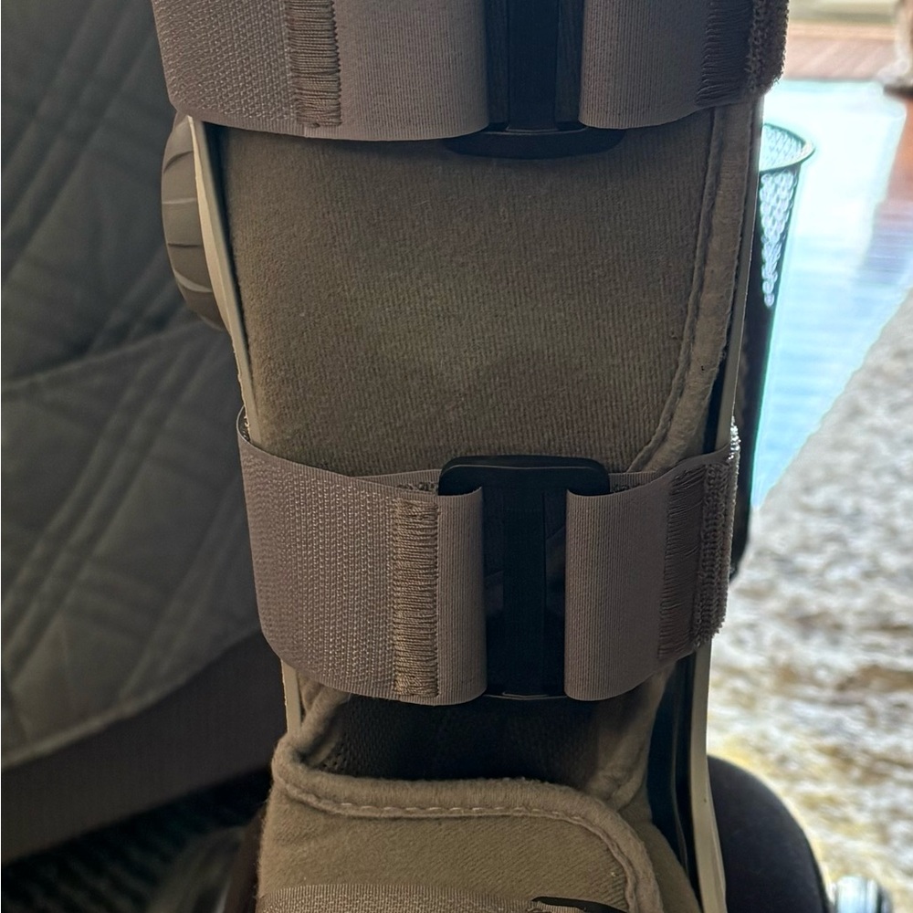 Aircast Soft Stride Walker Walking Boot Size Small - Picture 2 of 13